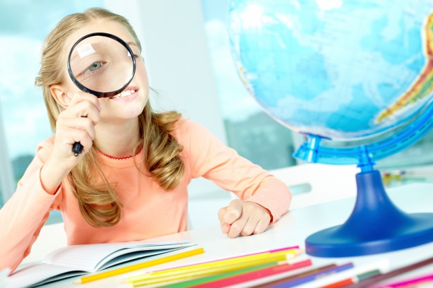 student-playing-with-a-magnifying-glass_1098-1753