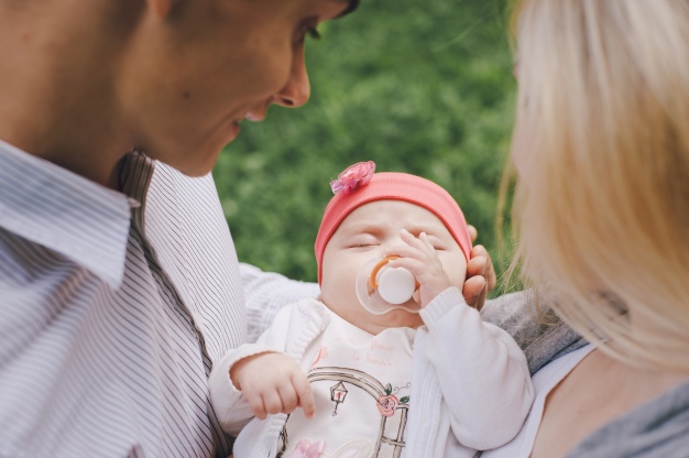 close-up-of-parents-with-their-sleeping-baby_1157-1025.jpg