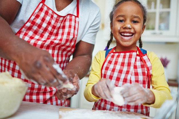 cooking-looking-human-pastry-father_1098-6924.jpg