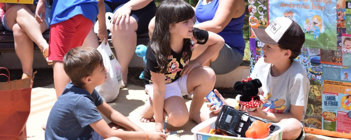 feira de troca de brinquedos