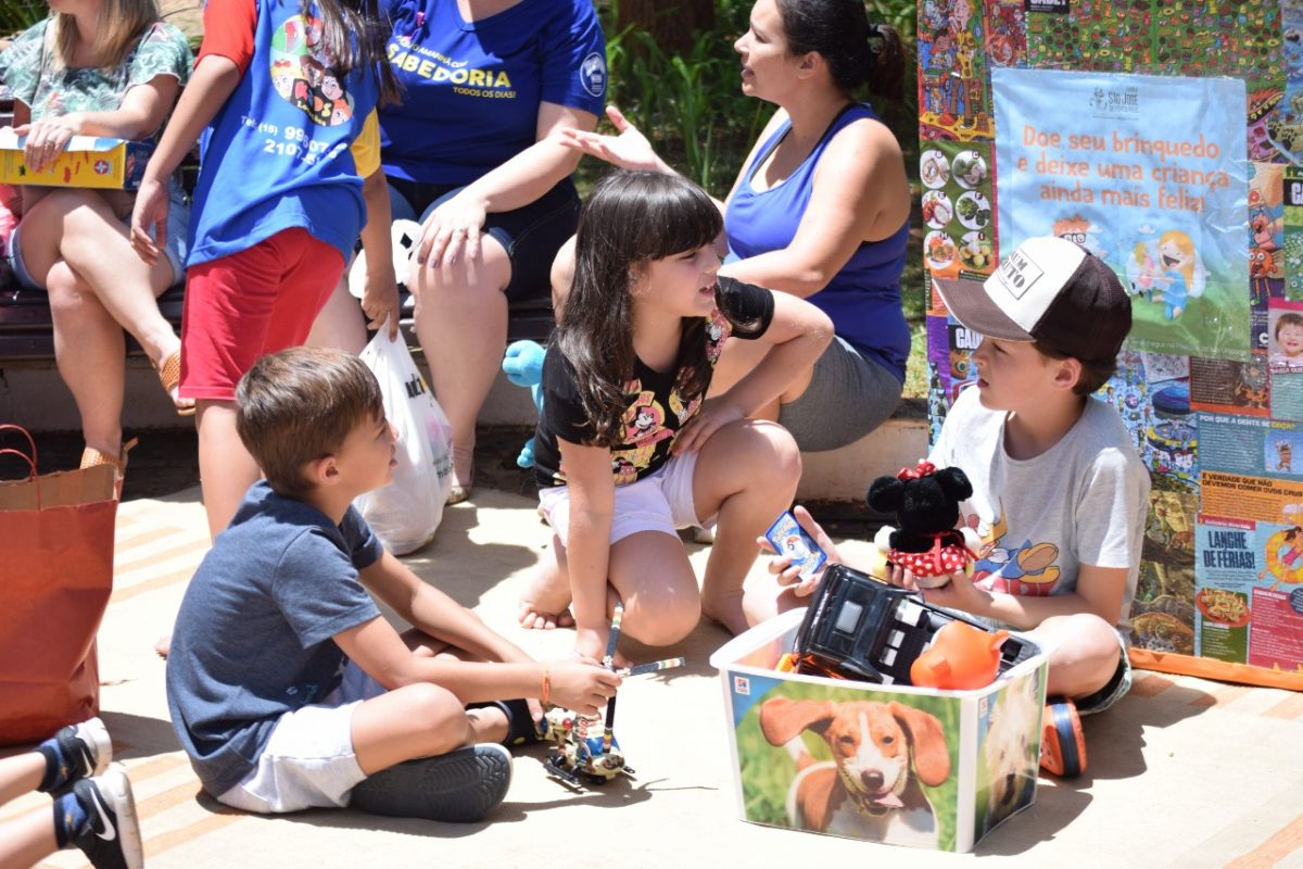 feira de troca de brinquedos