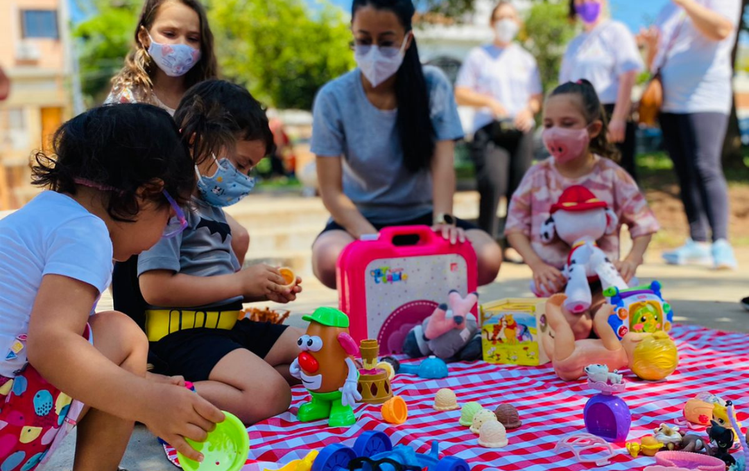 feira de trocas de brinquedos